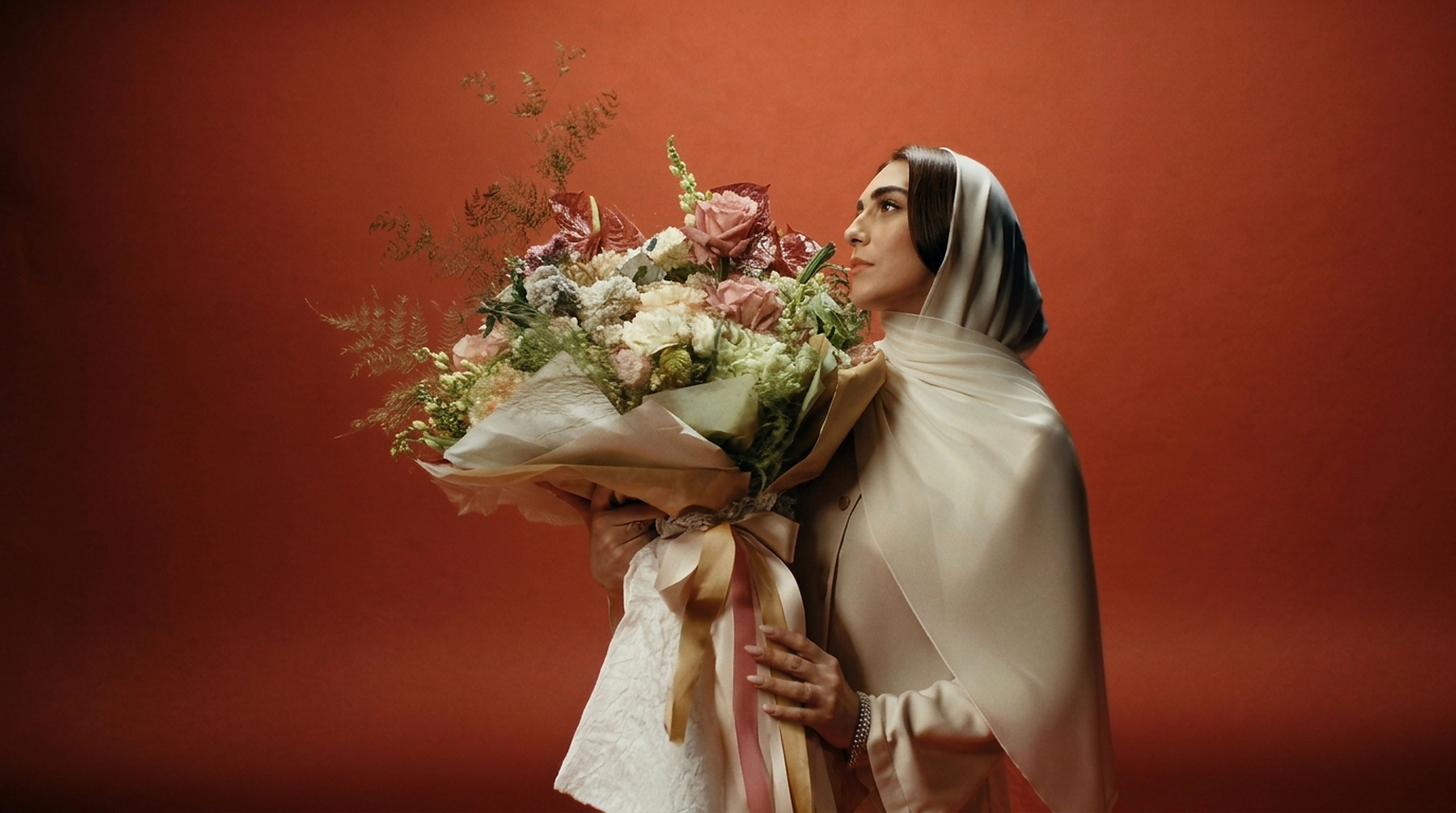 Plaza Hollandi luxury floral bouquet delivered across Doha